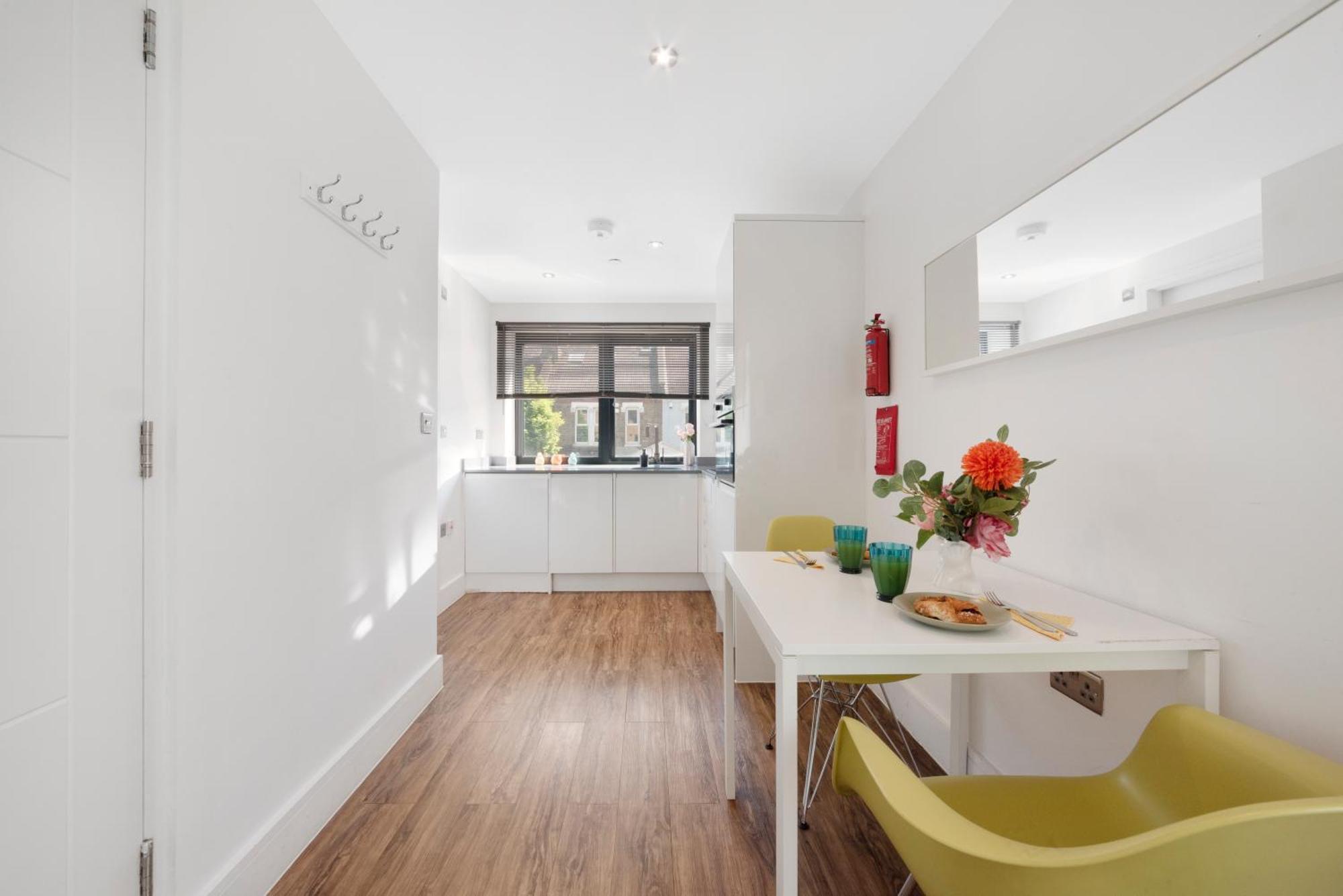 Manor House Studios By Morethanstays London Bagian luar foto