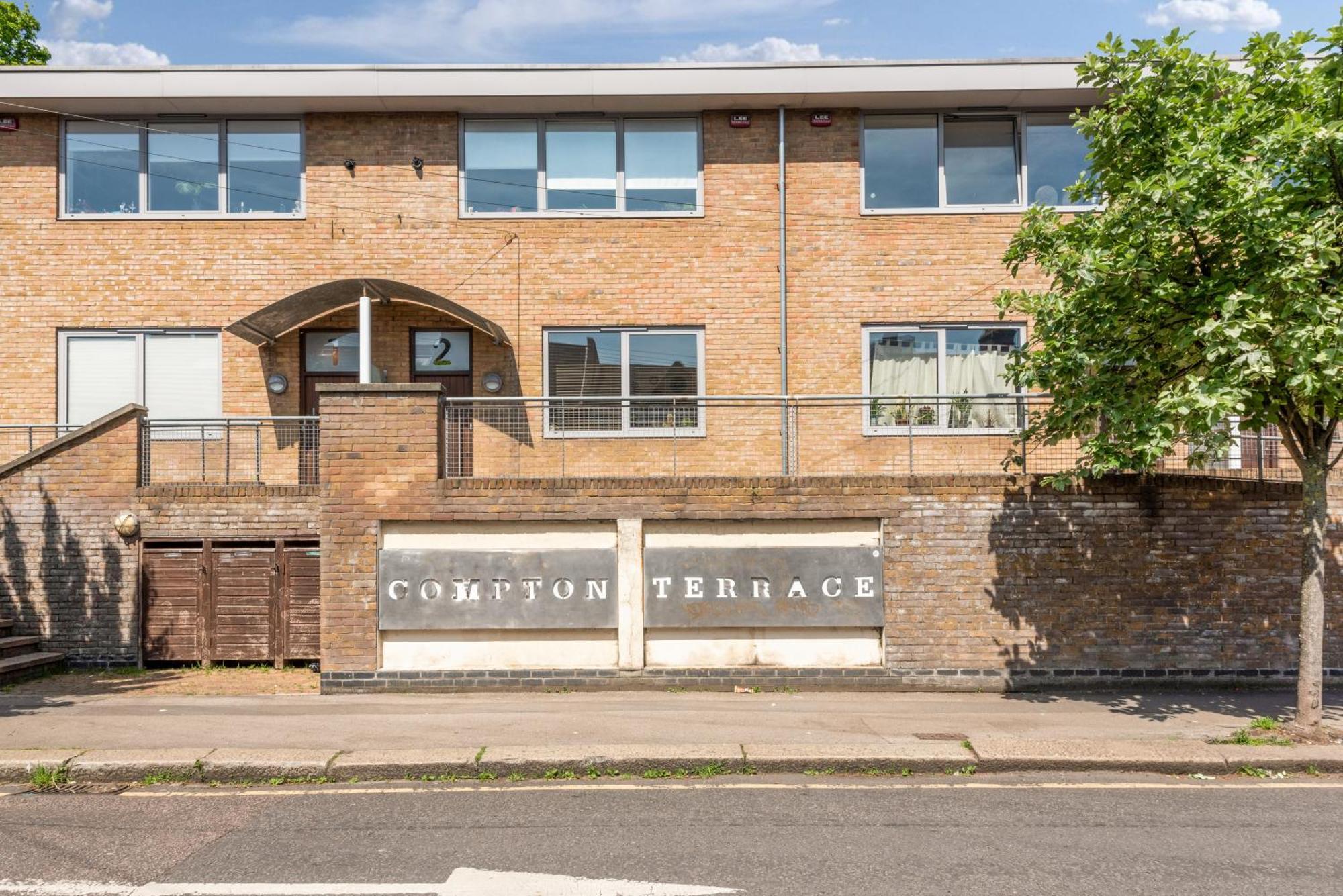 Manor House Studios By Morethanstays London Bagian luar foto